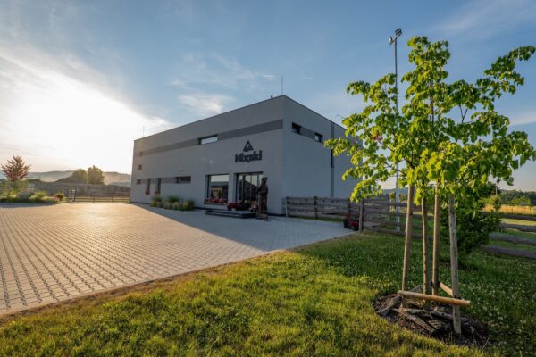 Administrativní pracovník (27.000 – 30.000,-)